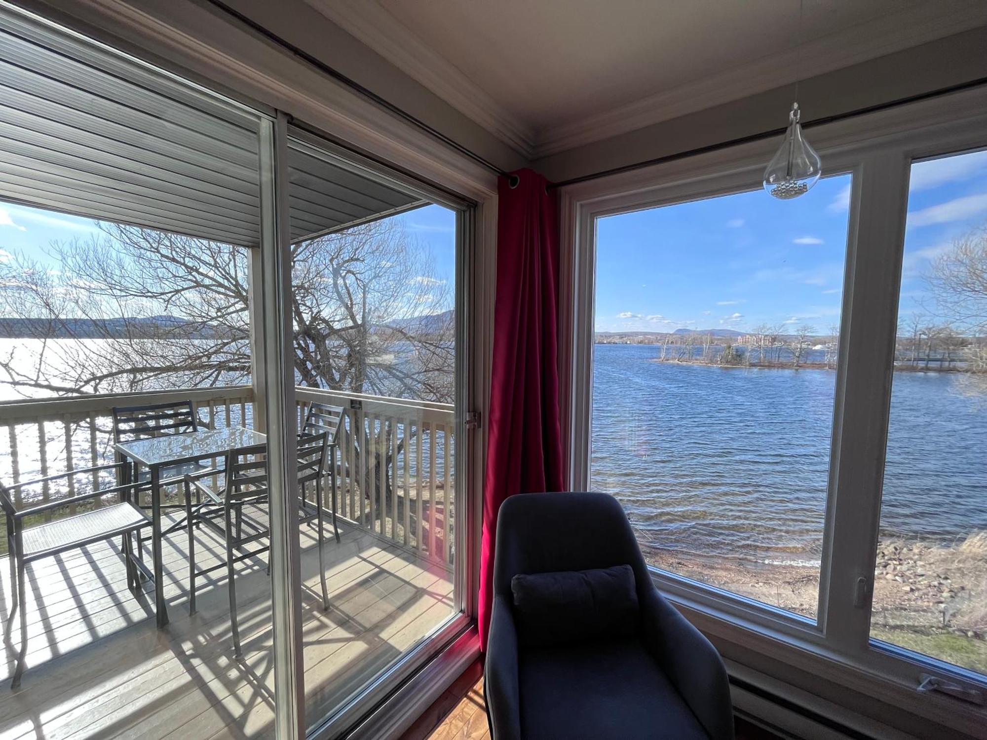 Condos Memphrémagog Bagian luar foto