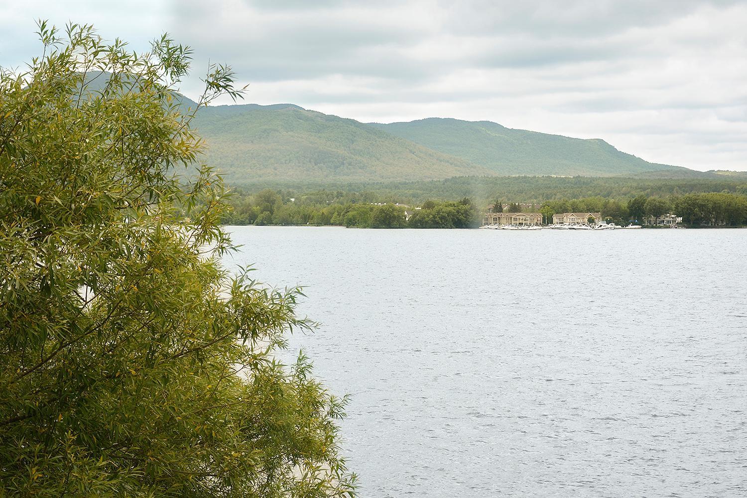Condos Memphrémagog Bagian luar foto