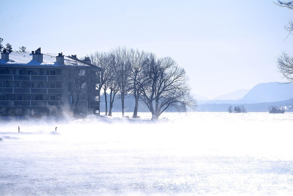 Condos Memphrémagog Bagian luar foto
